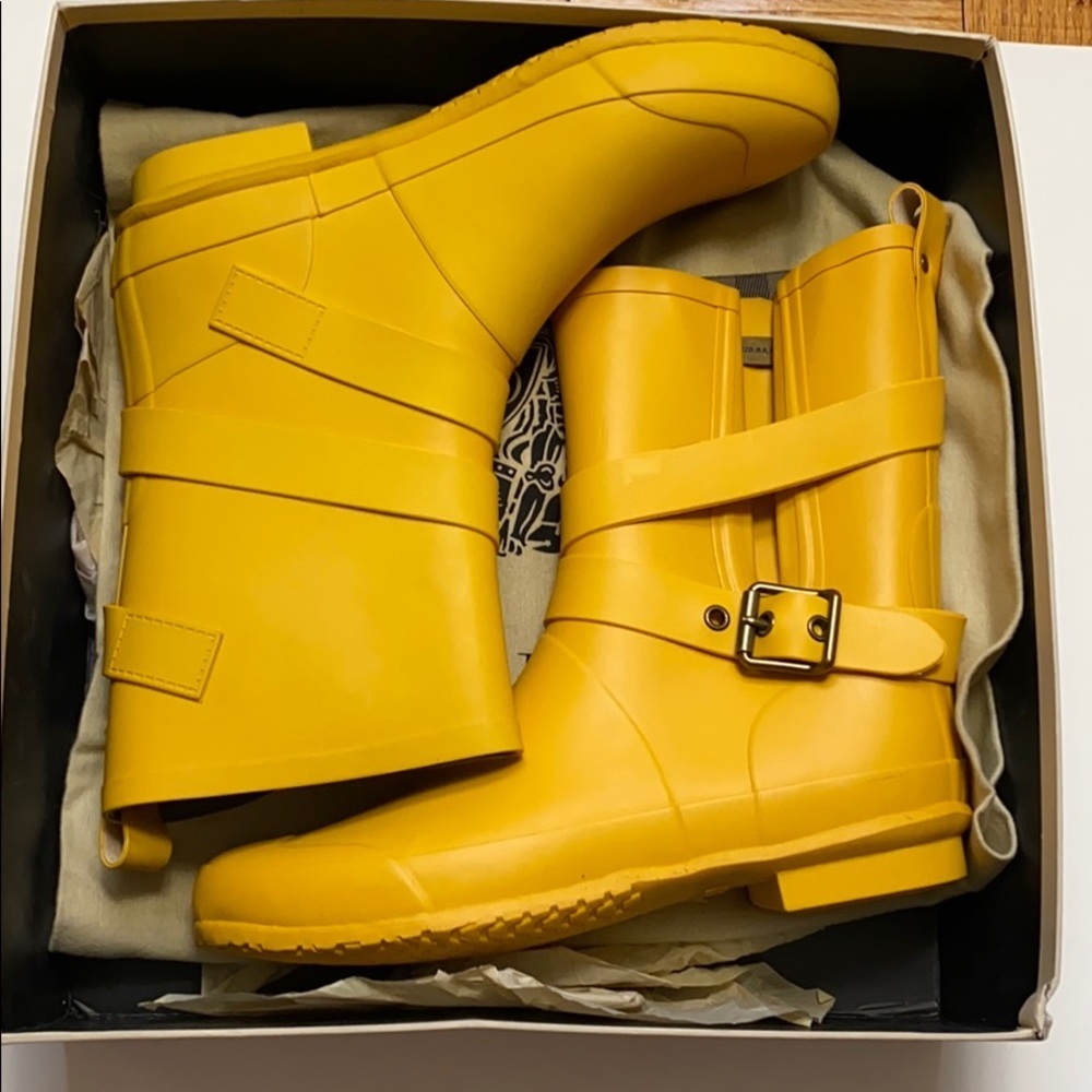 HP 🎉Burberry yellow mid buckle rain boot size: 10 - Picture 15 of 16